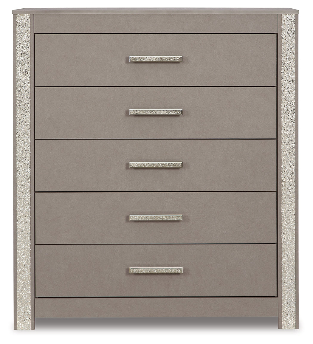 Surancha Queen Poster Bed, Chest and Nightstand