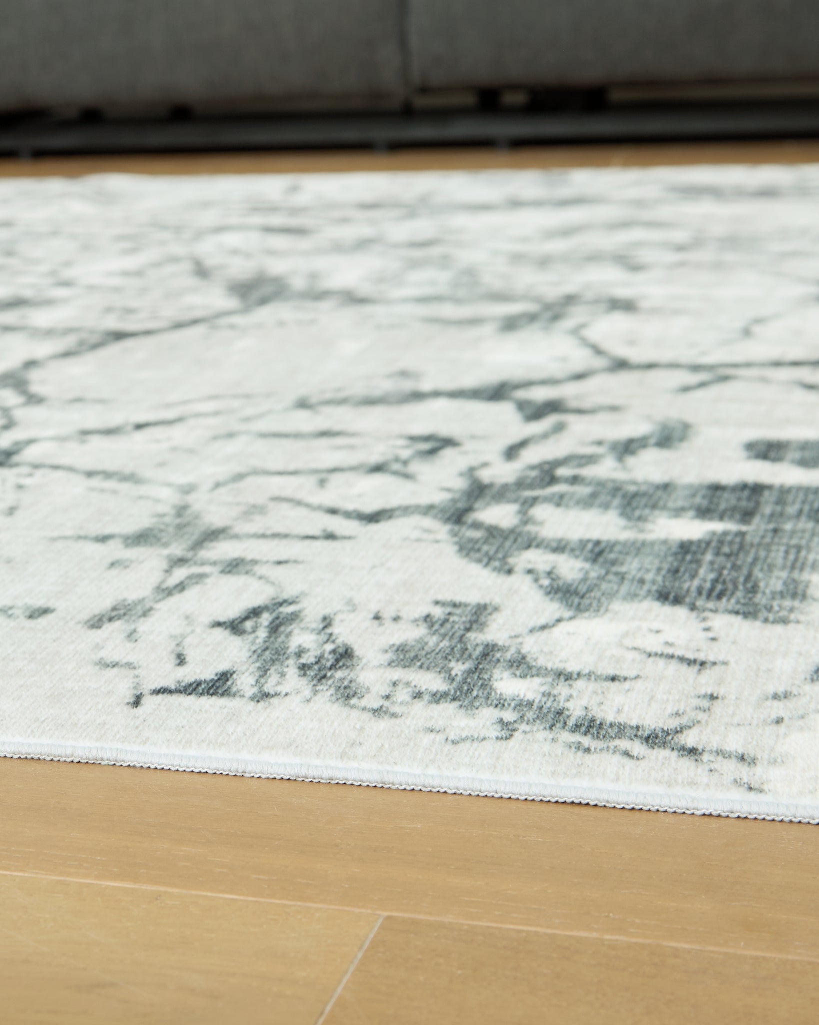 Tobinbury Washable Large Rug
